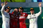 Foto zur News: Sebastian Vettel (Ferrari), Lewis Hamilton (Mercedes) und Valtteri Bottas (Mercedes)