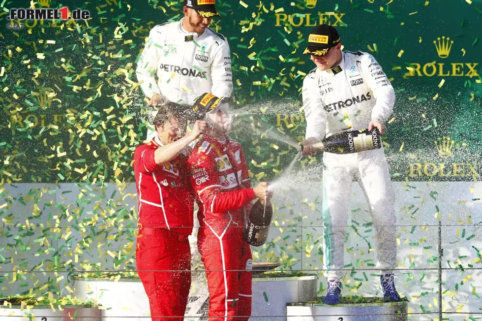 Foto zur News: Sebastian Vettel (Ferrari), Valtteri Bottas (Mercedes) und Lewis Hamilton (Mercedes)