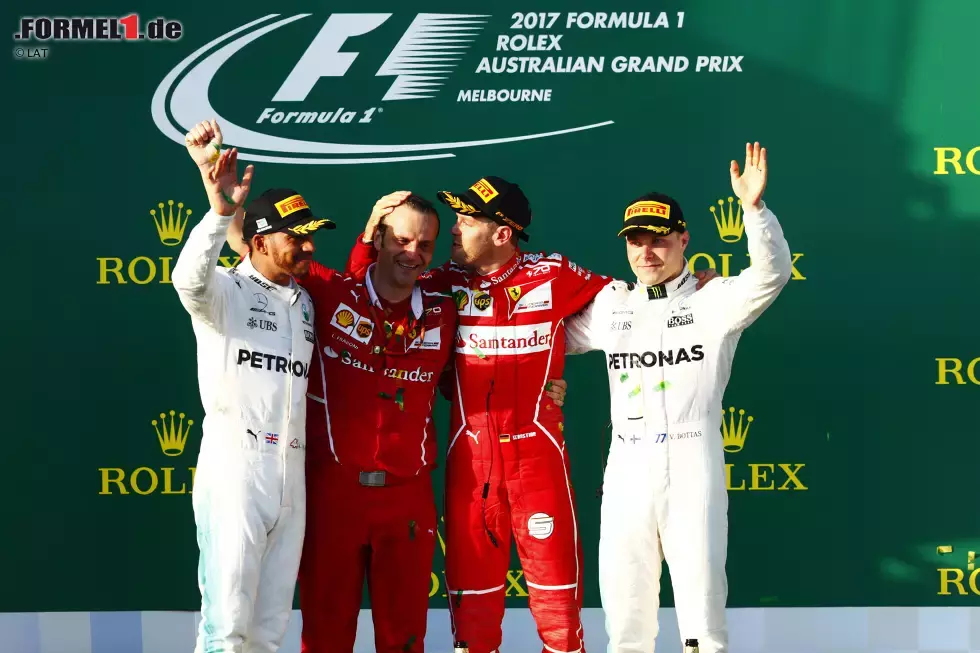 Foto zur News: Lewis Hamilton (Mercedes), Sebastian Vettel (Ferrari) und Valtteri Bottas (Mercedes)