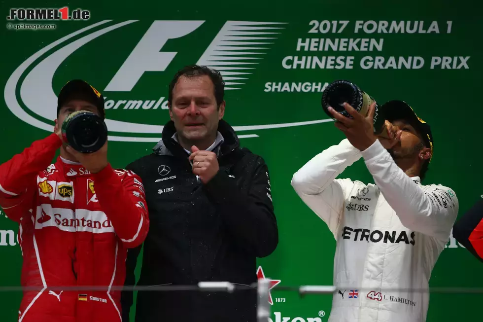 Foto zur News: Sebastian Vettel (Ferrari) und Lewis Hamilton (Mercedes)