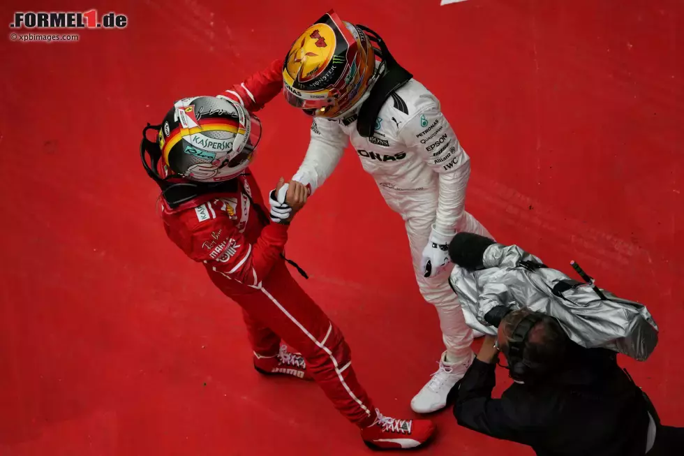 Foto zur News: Lewis Hamilton (Mercedes) und Sebastian Vettel (Ferrari)