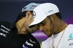 Foto zur News: Sergio Perez (Force India) und Lewis Hamilton (Mercedes)