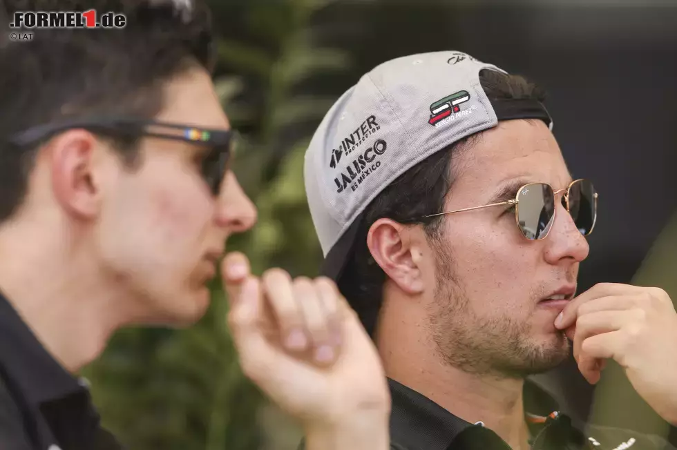 Foto zur News: Esteban Ocon (Force India) und Sergio Perez (Force India)