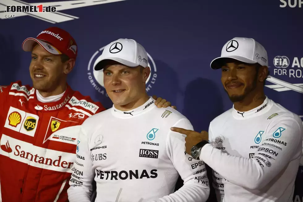 Foto zur News: Valtteri Bottas (Mercedes), Lewis Hamilton (Mercedes) und Sebastian Vettel (Ferrari)