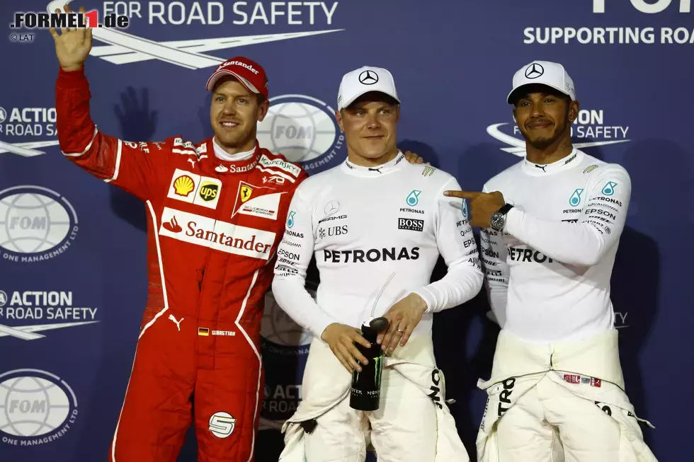 Foto zur News: Valtteri Bottas (Mercedes), Lewis Hamilton (Mercedes) und Sebastian Vettel (Ferrari)