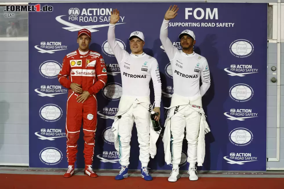 Foto zur News: Valtteri Bottas (Mercedes), Lewis Hamilton (Mercedes) und Sebastian Vettel (Ferrari)