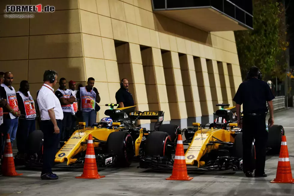 Foto zur News: Jolyon Palmer (Renault) und Nico Hülkenberg (Renault)