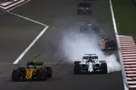 Foto zur News: Jolyon Palmer (Renault) und Lance Stroll (Williams)