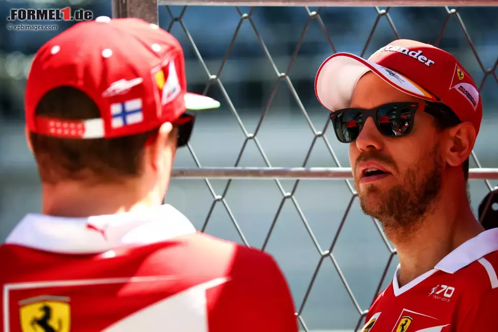 Foto zur News: Sebastian Vettel (Ferrari) und Kimi Räikkönen (Ferrari)