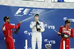 Foto zur News: Valtteri Bottas (Mercedes), Sebastian Vettel (Ferrari) und Kimi Räikkönen (Ferrari)