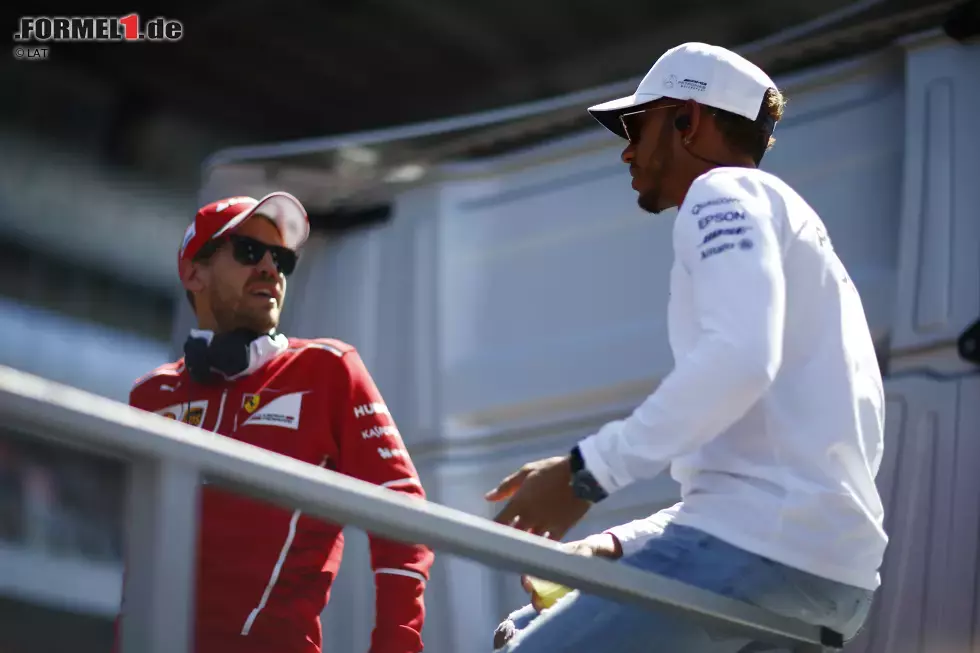 Foto zur News: Lewis Hamilton (Mercedes) und Sebastian Vettel (Ferrari)