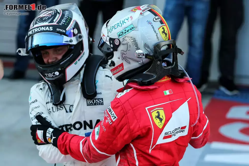 Foto zur News: Valtteri Bottas (Mercedes) und Sebastian Vettel (Ferrari)