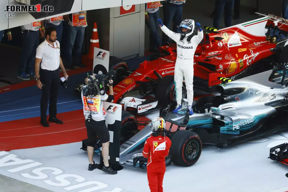 Foto zur News: Valtteri Bottas (Mercedes) und Sebastian Vettel (Ferrari)