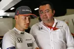 Foto zur News: Stoffel Vandoorne (McLaren) und Eric Boullier