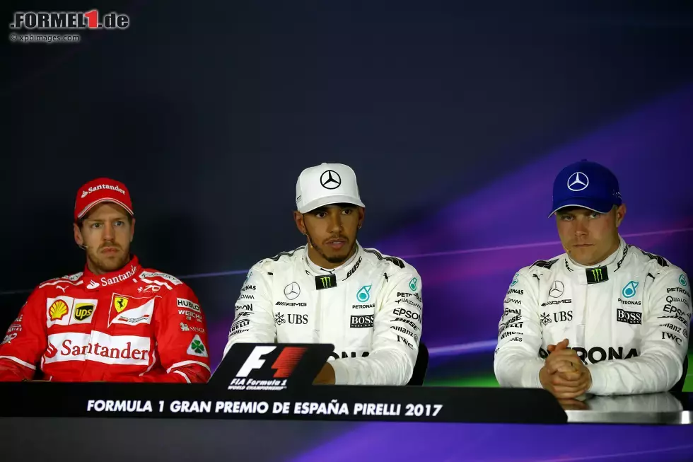 Foto zur News: Sebastian Vettel (Ferrari), Lewis Hamilton (Mercedes) und Valtteri Bottas (Mercedes)