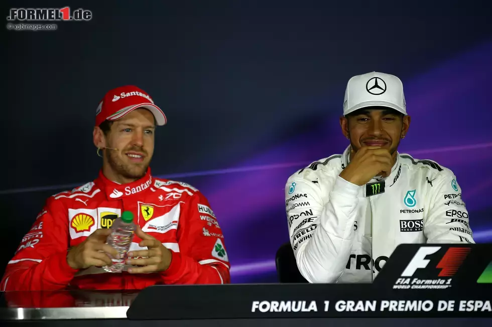 Foto zur News: Sebastian Vettel (Ferrari) und Lewis Hamilton (Mercedes)