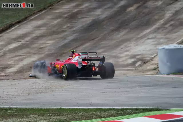 Foto zur News: Für Kimi Räikkönen ist das Rennen vorbei, er stellt seinen Boliden im zweiten Sektor ab.