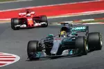 Foto zur News: Lewis Hamilton (Mercedes) und Sebastian Vettel (Ferrari)