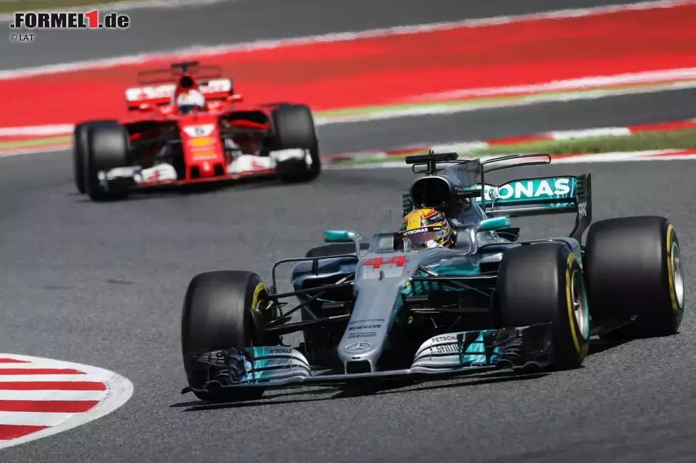 Foto zur News: Lewis Hamilton (Mercedes) und Sebastian Vettel (Ferrari)