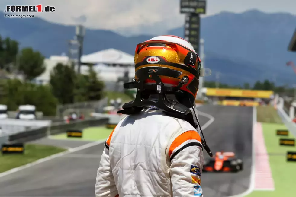 Foto zur News: Stoffel Vandoorne (McLaren) und Fernando Alonso (McLaren)