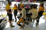 Foto zur News: Nico Hülkenberg (Renault) und Jolyon Palmer (Renault)