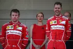 Foto zur News: Kimi Räikkönen (Ferrari) und Sebastian Vettel (Ferrari)