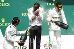 Foto zur News: Lewis Hamilton (Mercedes) und Valtteri Bottas (Mercedes)