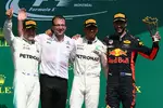 Foto zur News: Lewis Hamilton (Mercedes), Valtteri Bottas (Mercedes) und Daniel Ricciardo (Red Bull)