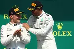 Foto zur News: Valtteri Bottas (Mercedes) und Lewis Hamilton (Mercedes)