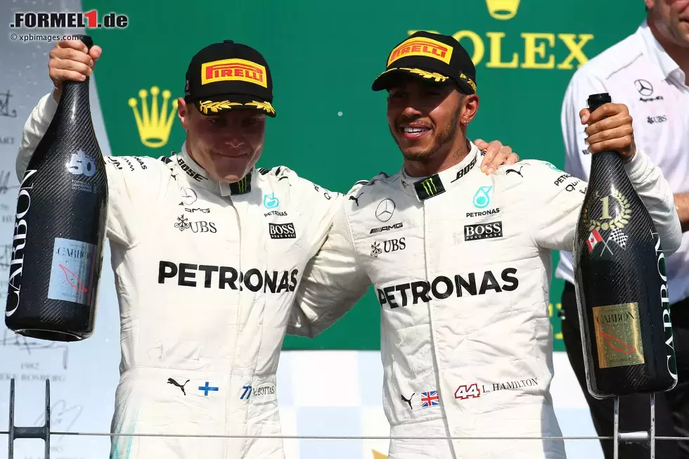 Foto zur News: Valtteri Bottas (Mercedes) und Lewis Hamilton (Mercedes)