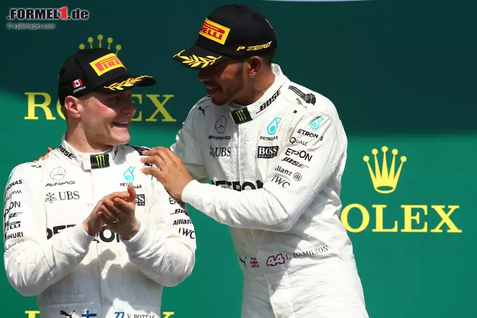 Foto zur News: Valtteri Bottas (Mercedes) und Lewis Hamilton (Mercedes)