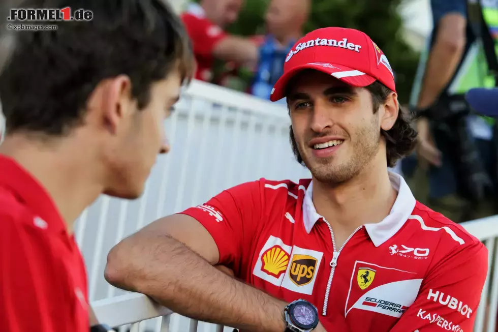 Foto zur News: Charles Leclerc und Antonio Giovinazzi