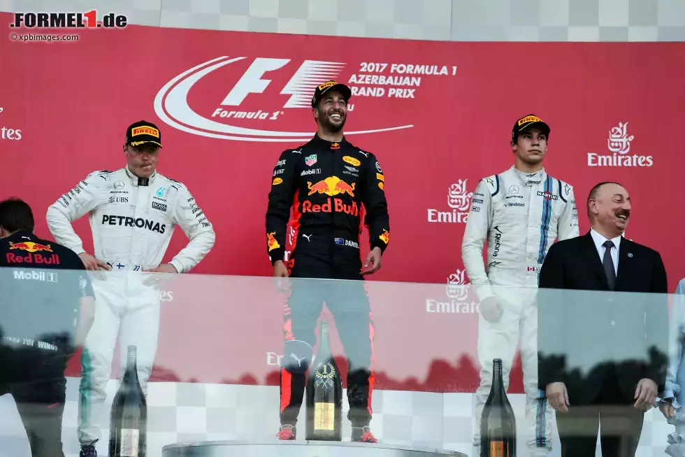 Foto zur News: Valtteri Bottas (Mercedes), Daniel Ricciardo (Red Bull) und Lance Stroll (Williams)