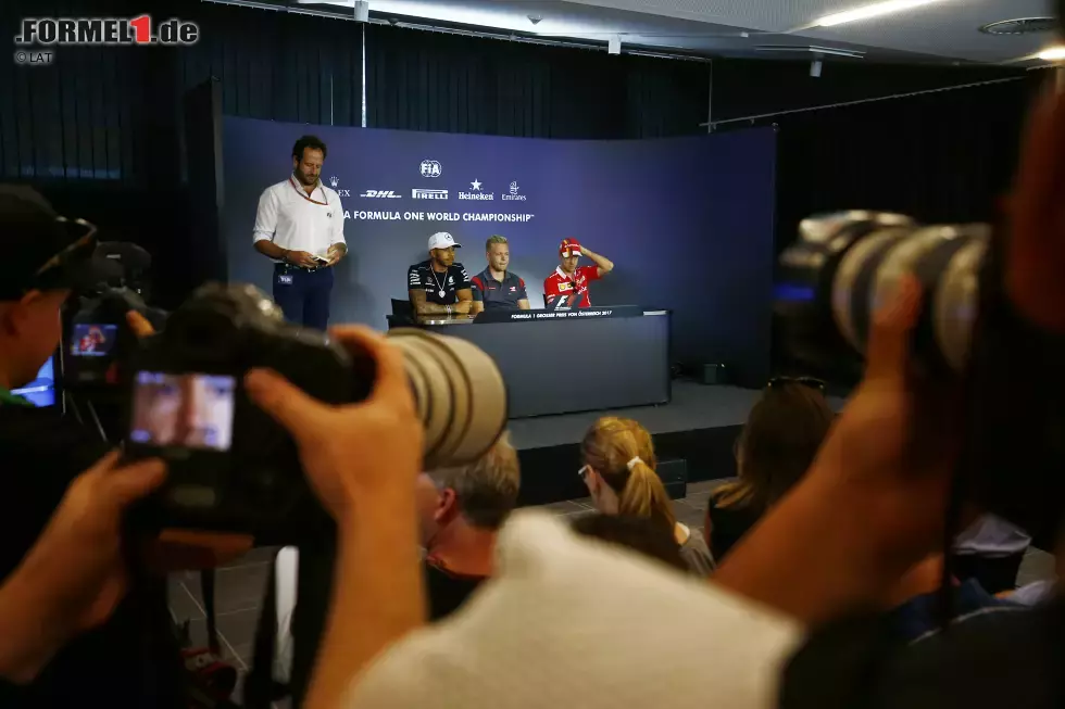 Foto zur News: Lewis Hamilton (Mercedes), Kevin Magnussen (Haas) und Sebastian Vettel (Ferrari)