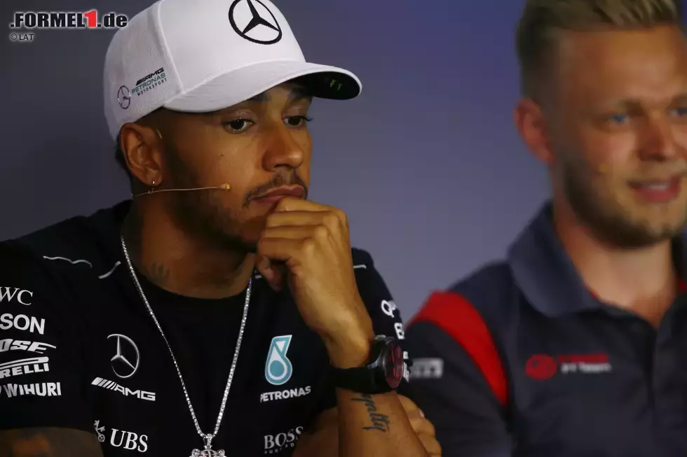 Foto zur News: Lewis Hamilton (Mercedes) und Kevin Magnussen (Haas)