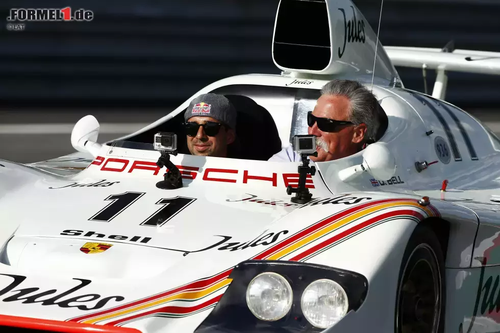 Foto zur News: Chase Carey und Timo Glock