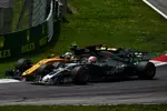 Foto zur News: Jolyon Palmer (Renault) und Kevin Magnussen (Haas)