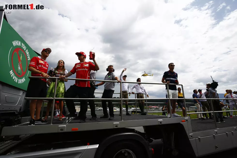 Foto zur News: Sebastian Vettel (Ferrari), Kimi Räikkönen (Ferrari), Daniil Kwjat (Toro Rosso), Carlos Sainz (Toro Rosso), Pascal Wehrlein (Sauber) und Jolyon Palmer (Renault)