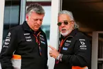 Foto zur News: Otmar Szafnauer und Vijay Mallya