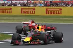 Foto zur News: Max Verstappen (Red Bull) und Sebastian Vettel (Ferrari)