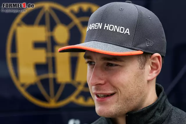 Foto zur News: Stoffel Vandoorne (McLaren): "Die FIA hat viele Untersuchungen angestellt und verschiedene Lösungen getestet. Ich denke, aus ihrer Sicht war es die beste Lösung. Es ist keine große Überraschung, dass wir 2018 damit fahren werden."