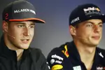 Foto zur News: Stoffel Vandoorne (McLaren) und Max Verstappen (Red Bull)