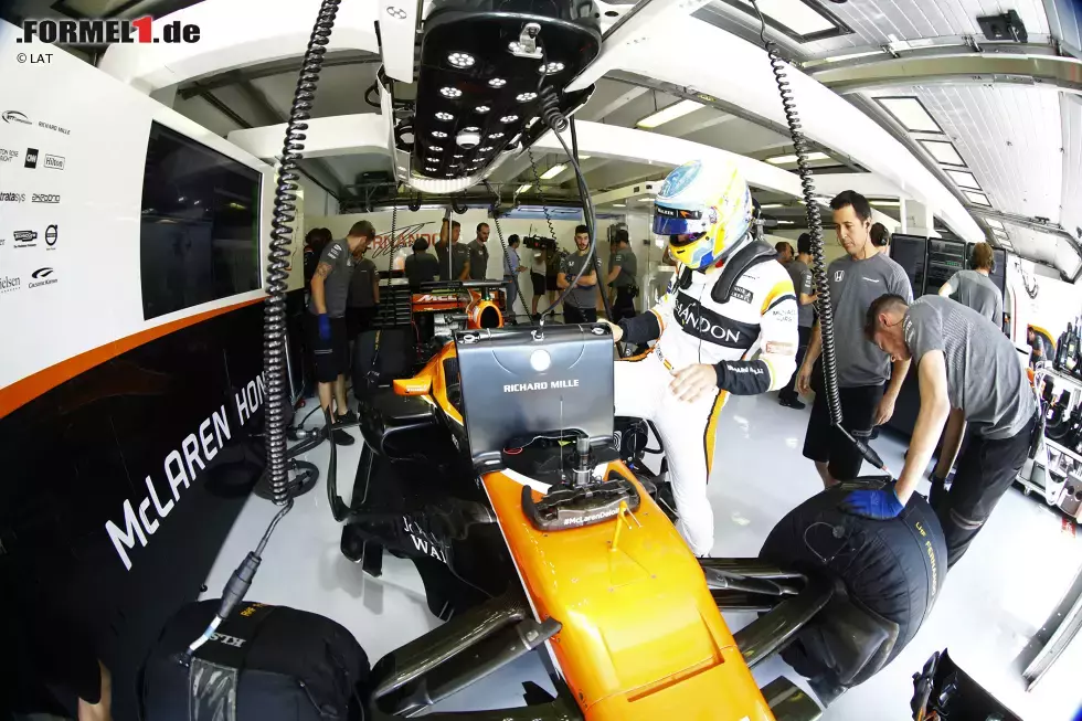 Foto zur News: Fernando Alonso (McLaren)