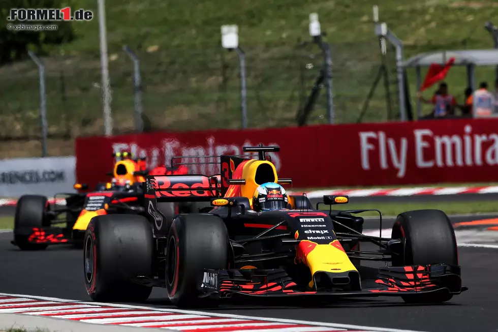 Foto zur News: Daniel Ricciardo (Red Bull) und Max Verstappen (Red Bull)