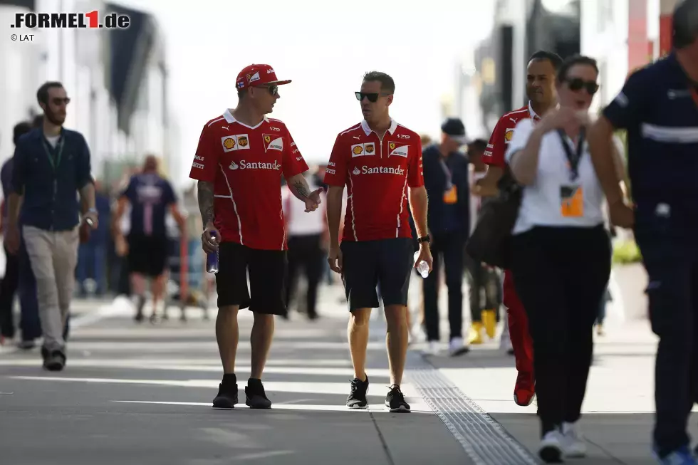 Foto zur News: Kimi Räikkönen (Ferrari) und Sebastian Vettel (Ferrari)