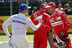 Foto zur News: Valtteri Bottas (Mercedes) und Sebastian Vettel (Ferrari)