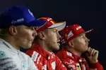 Foto zur News: Valtteri Bottas (Mercedes), Sebastian Vettel (Ferrari) und Kimi Räikkönen (Ferrari)