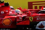 Foto zur News: Sebastian Vettel (Ferrari) und Kimi Räikkönen (Ferrari)