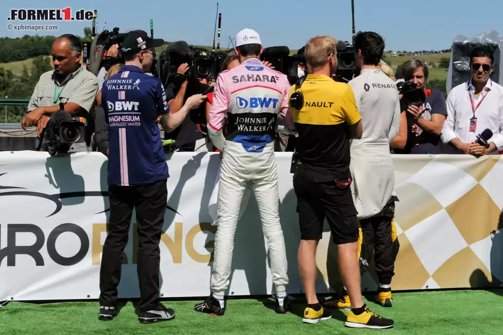 Foto zur News: Esteban Ocon (Force India) und Jolyon Palmer (Renault)