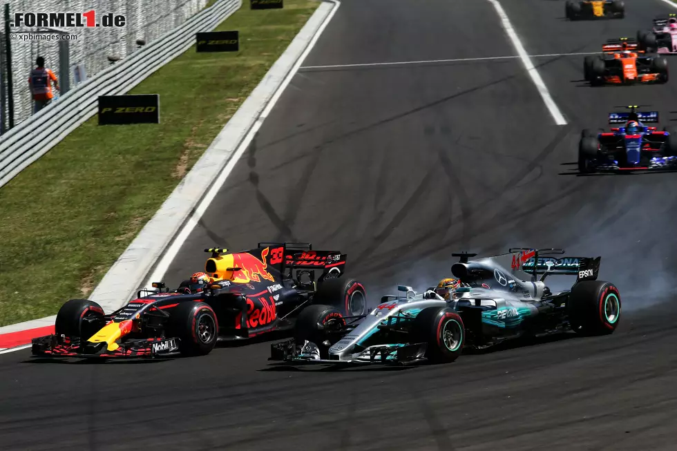 Foto zur News: Max Verstappen (Red Bull) und Lewis Hamilton (Mercedes)